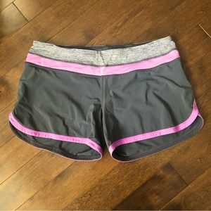 Lululemon low rise lined shorts 4" size 8